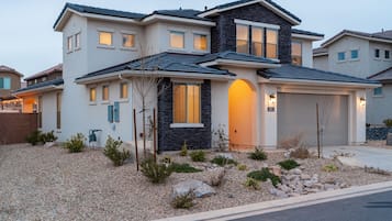 House, 5 Bedrooms | Exterior