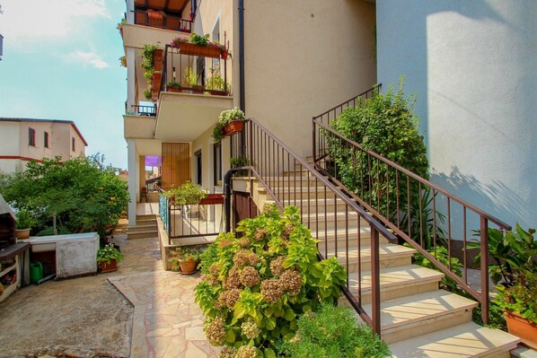 Courtyard - Maja (Novigrad)