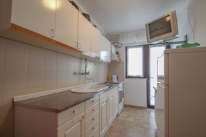 Apartment, 2 Bedrooms (1) | Private kitchen