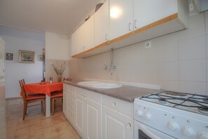Apartment, 2 Bedrooms (1) | Private kitchen | Full-size fridge, oven, stovetop, coffee/tea maker - Maja (Novigrad)