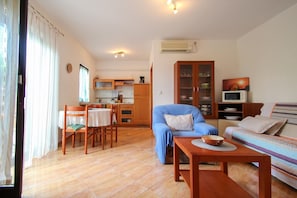 Departamento, 1 habitación (A2+1) | Área de sala de estar | Televisión de pantalla plana 