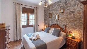 3 soverom, strykejern/-brett, reiseseng for barn og wi-fi