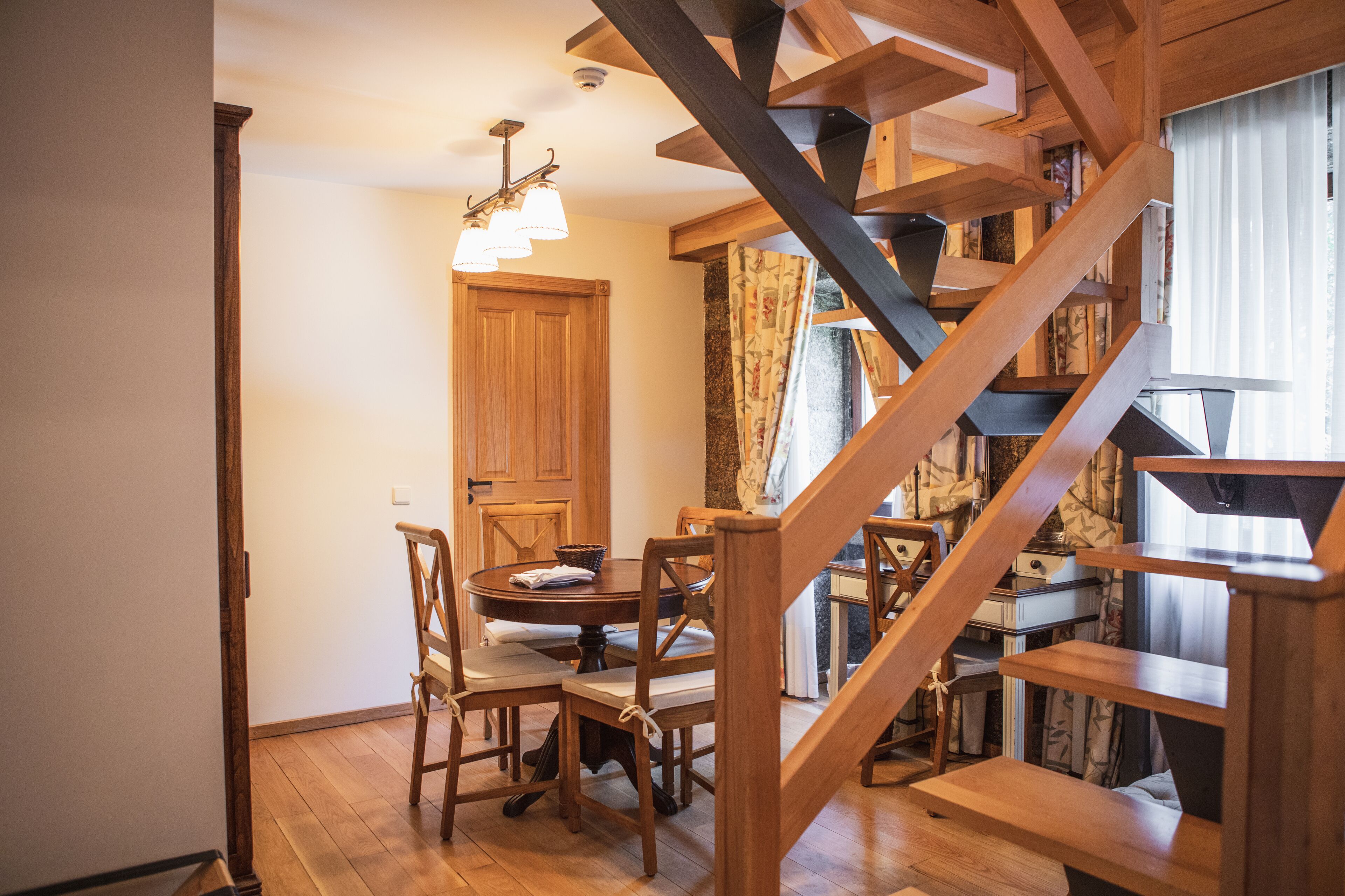 deluxe studio suite | living area | 32-inch tv with cable channels