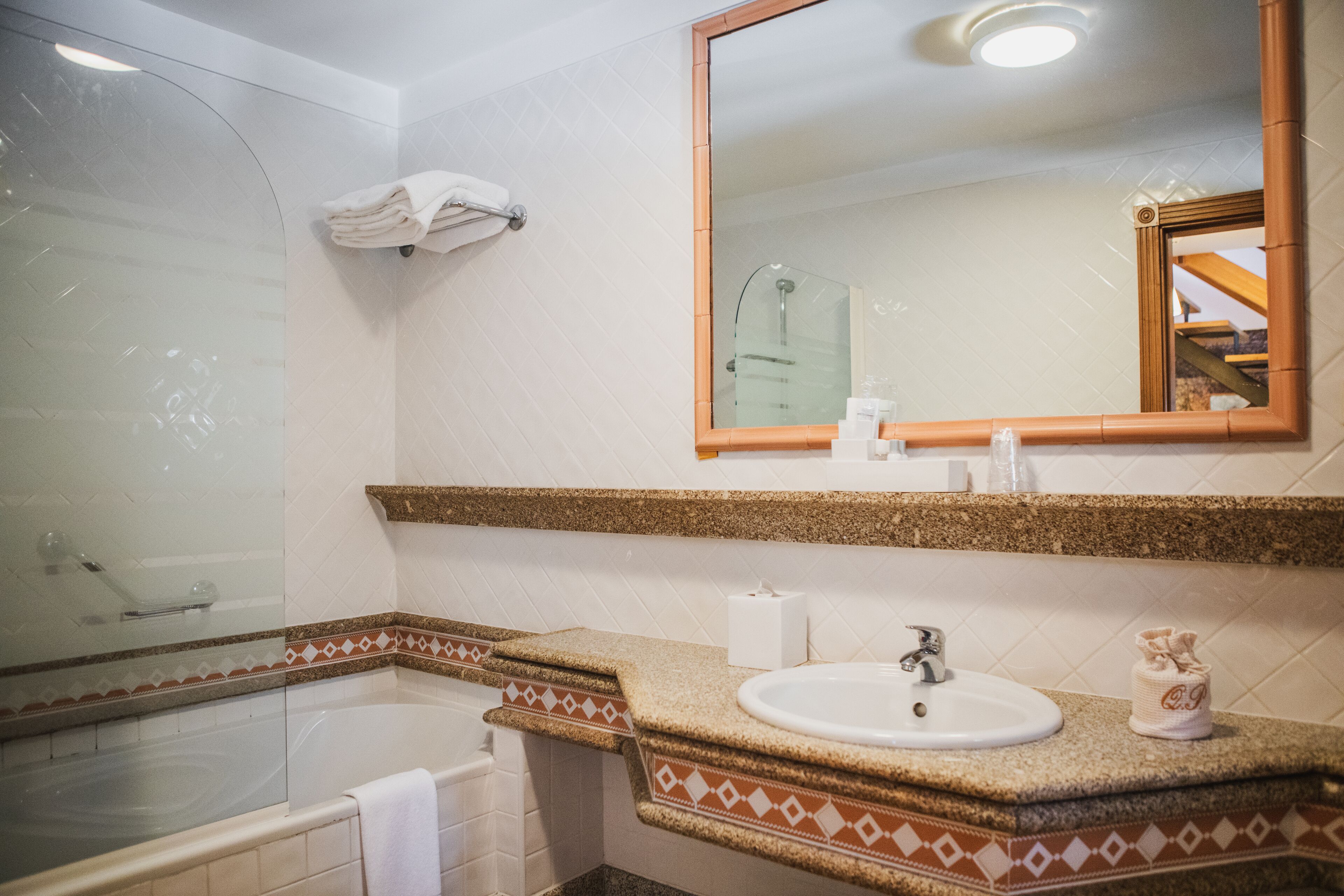 deluxe studio suite | bathroom | separate bathtub and shower, free toiletries, hair dryer, bidet