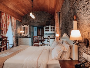 Suite Junior | Bureau, Wi-Fi gratuit, draps fournis