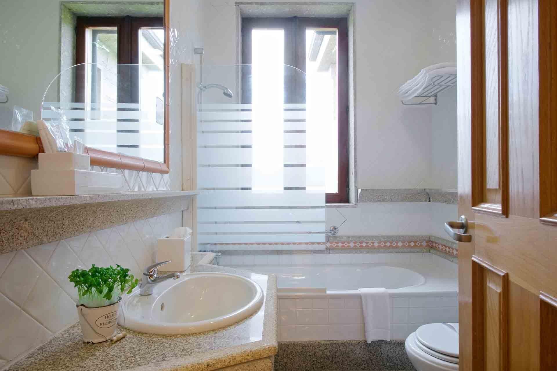 double or twin room | bathroom | separate bathtub and shower, free toiletries, hair dryer, bidet