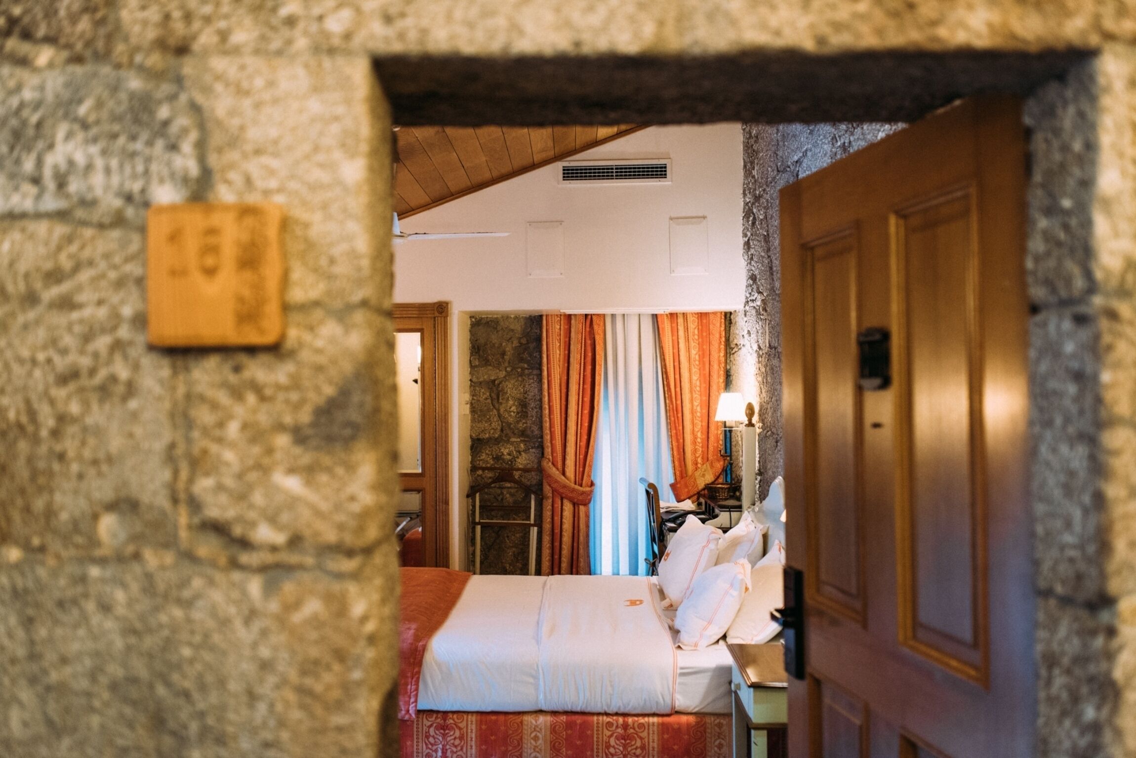 1 bedroom, desk, free wifi, bed sheets