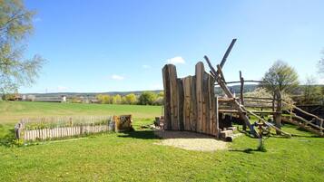 Children’s play area – outdoor
