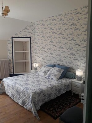 Desk, soundproofing, free WiFi, bed sheets - Chateau de Chavannes (Tresnay)