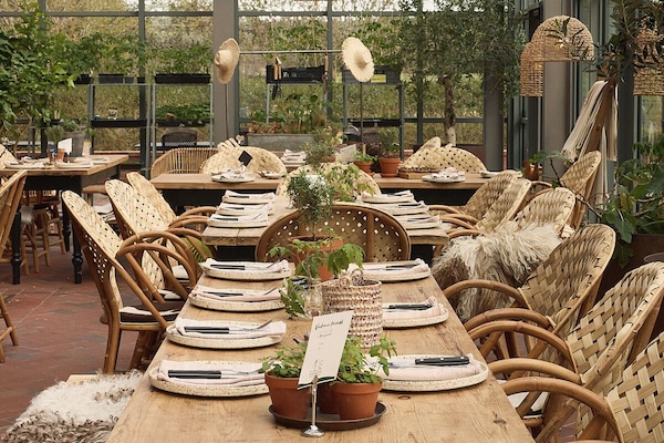 Frühstück, Mittagessen, Abendessen, Blick auf den Garten