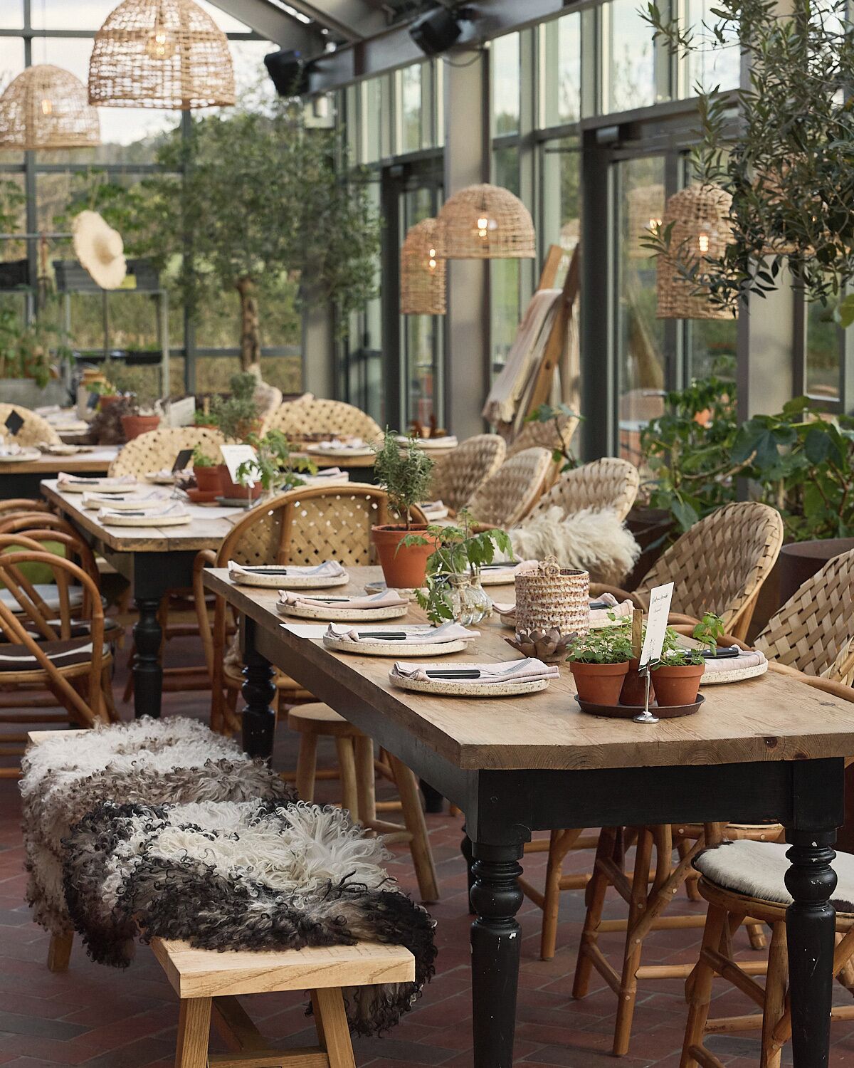 breakfast, lunch, dinner served; garden views