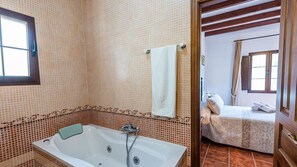 Bathtub - La Encina de Alora Álora by Ruralidays (Málaga)