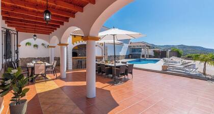 Villa Javier Sayalonga by Ruralidays