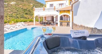 Villa Javier Sayalonga by Ruralidays