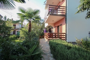 Apartment, Terrace (1) | Garden view - Marina (Novigrad)