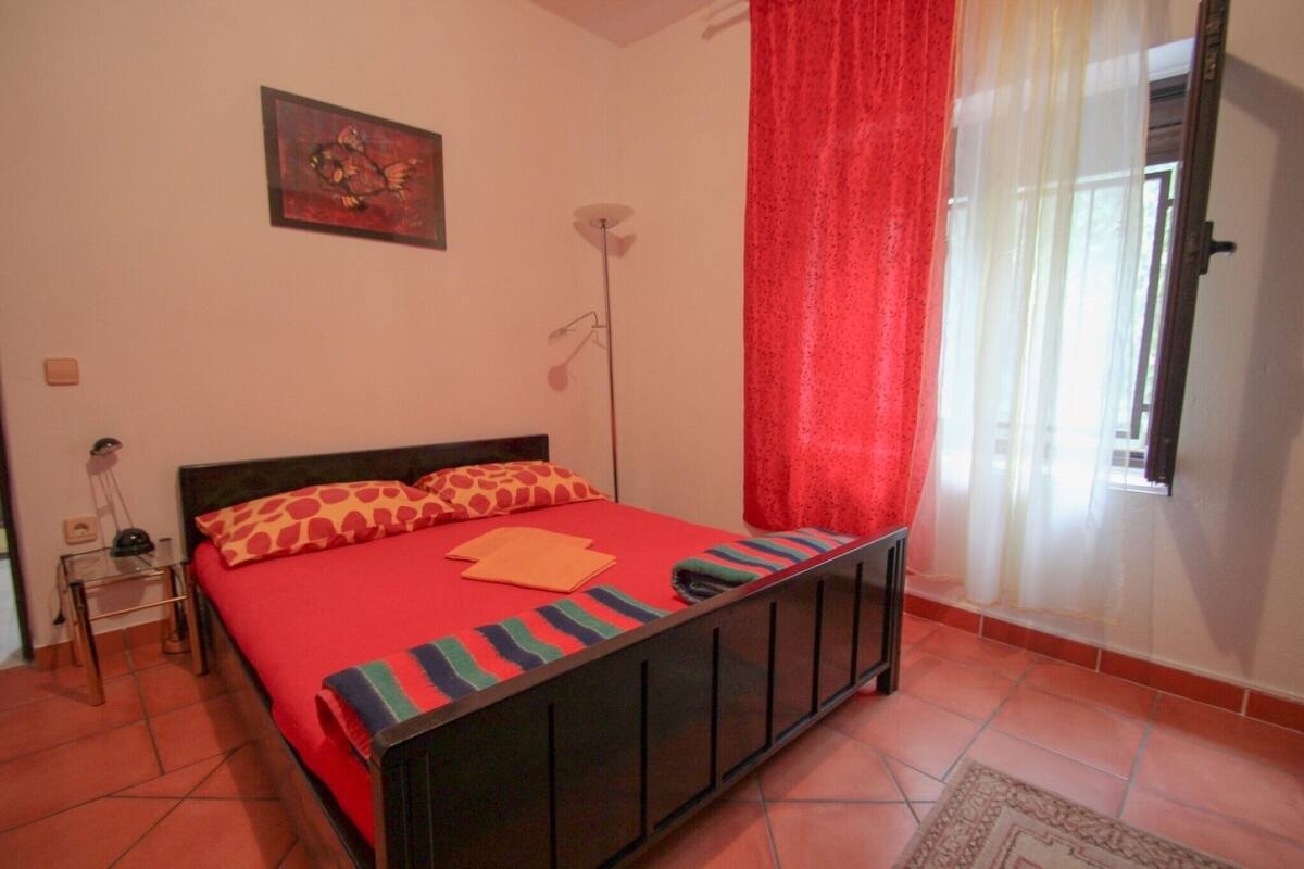 Departamento, planta baja (4) | 1 habitación, escritorio, wifi gratis y ropa de cama