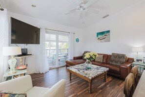 TV - The Conch House  Renovated 3bed/2bath Canal-Front Retreat in Marathon w/ private pool (Marathon)