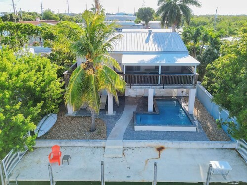 The Conch House  Renovated 3bed/2bath Canal-Front Retreat in Marathon w/ private pool
