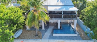 The Conch House Renovated 3bed/2bath Canal-Front Retreat in Marathon w/ private pool