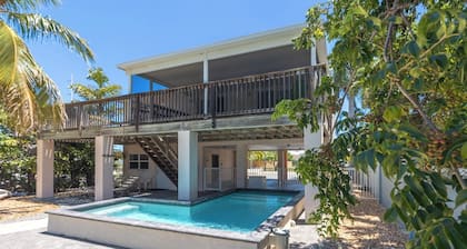 The Conch House Renovated 3bed/2bath Canal-Front Retreat in Marathon w/ private pool