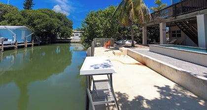 The Conch House Renovated 3bed/2bath Canal-Front Retreat in Marathon w/ private pool