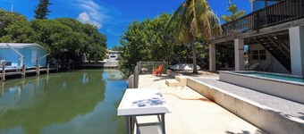 The Conch House 3bed / 2bath bijgewerkte eengezinswoning met privézwembad en dokgelden