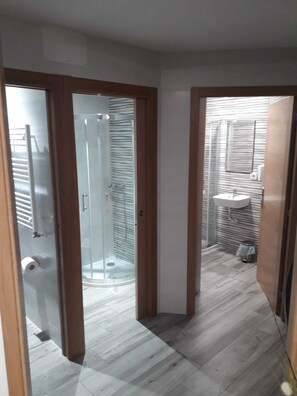 Shower, towels