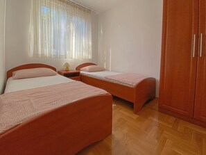 2 habitaciones, escritorio, wifi gratis y ropa de cama 