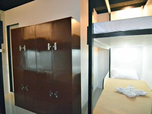 Dormitorio compartido (In 10 Beds Mixed Dormitory - Room 2) | Cortinas blackout, wifi gratis y ropa de cama