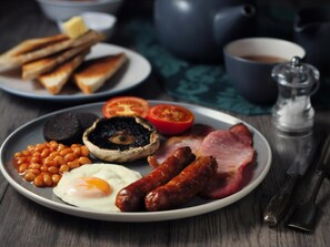Daily cooked-to-order breakfast (AMD 1000 per person)