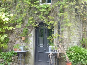 تفاصيل الفندق من الخارج