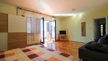 Apartment (Mirjana A2+1 nr.3) | 1 bedroom, free WiFi, bed sheets