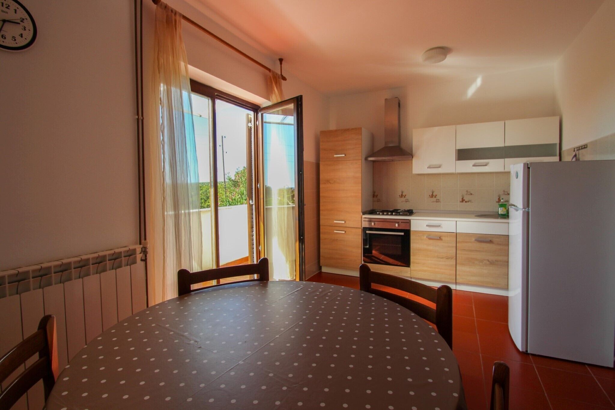 Appartamento (Mirjana A2+1 nr.3) | Cucina privata | Frigorifero, piano cottura, pentole/stoviglie/utensili