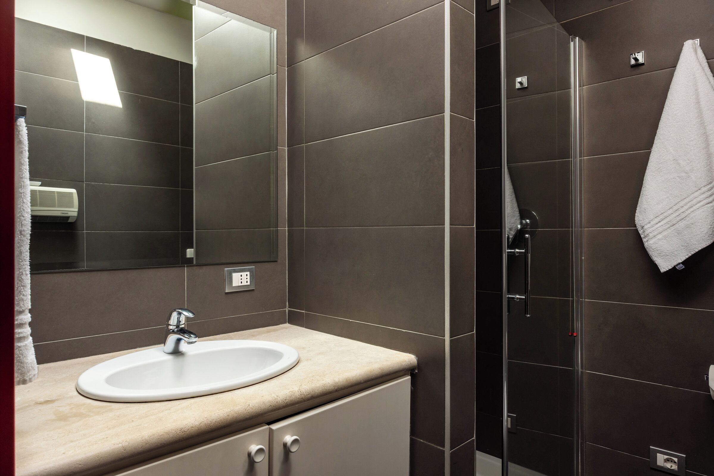 Dusche, Haartrockner, Bidet, Handtücher