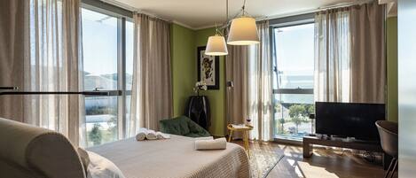 1 bedroom, bed sheets