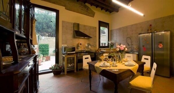 Free daily continental breakfast - Ada Bed and Breakfast (Ferrara)