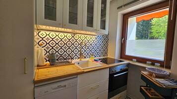 Kühlschrank, Ofen, Herdplatte, Geschirrspüler