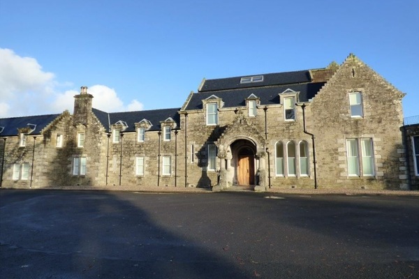 The Pipers No 7 Lomond View