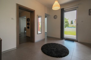 Apartment (A) | Private kitchen | Fridge, stovetop, cookware/dishes/utensils