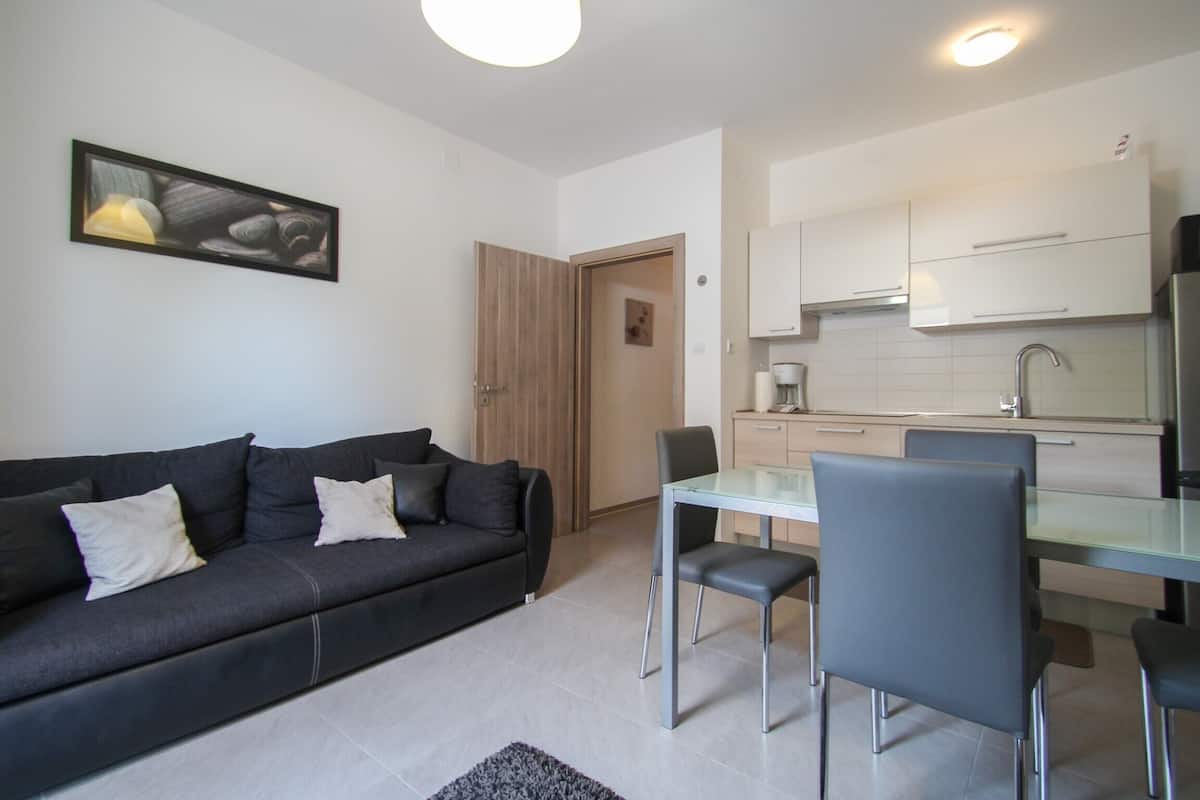 Appartement (B) | Aire de séjour | Téléviseur à écran plat
