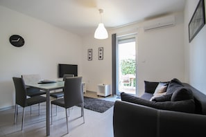 Apartment (B) | Living area | Flat-screen TV - Niva (Novigrad)