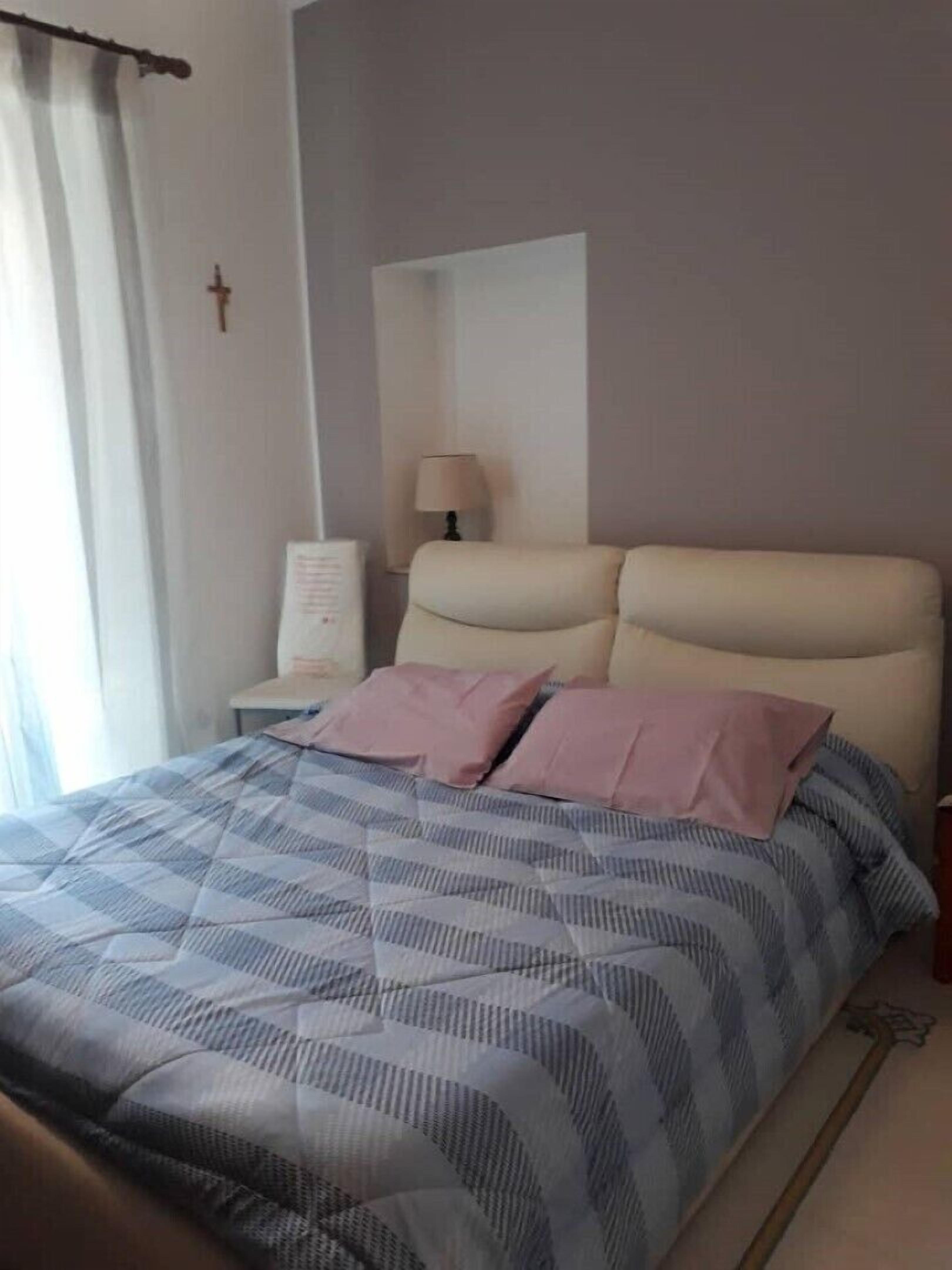 3 chambres, fer et planche à repasser, Wi-Fi, draps fournis