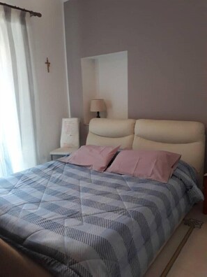 3 chambres, fer et planche à repasser, Wi-Fi, draps fournis