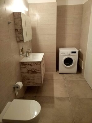 Hus Comfort - 2 sovrum (1) | Badrum | Dusch och handdukar