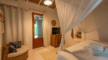 Caja de seguridad en la habitación y decoración personalizada