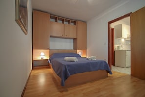 Apartment, Terrace (2) | 1 bedroom, desk, free WiFi, bed sheets