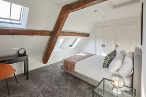 3 bedrooms, premium bedding, iron/ironing board, free WiFi - Host & Stay | Caedmon House (Whitby)