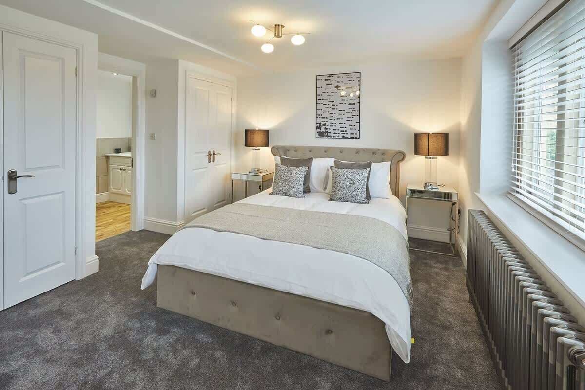 3 bedrooms, premium bedding, iron/ironing board, WiFi (free)