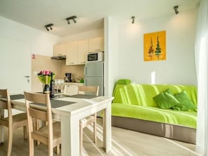 Apartment (Split Level) | Living area | Flat-screen TV