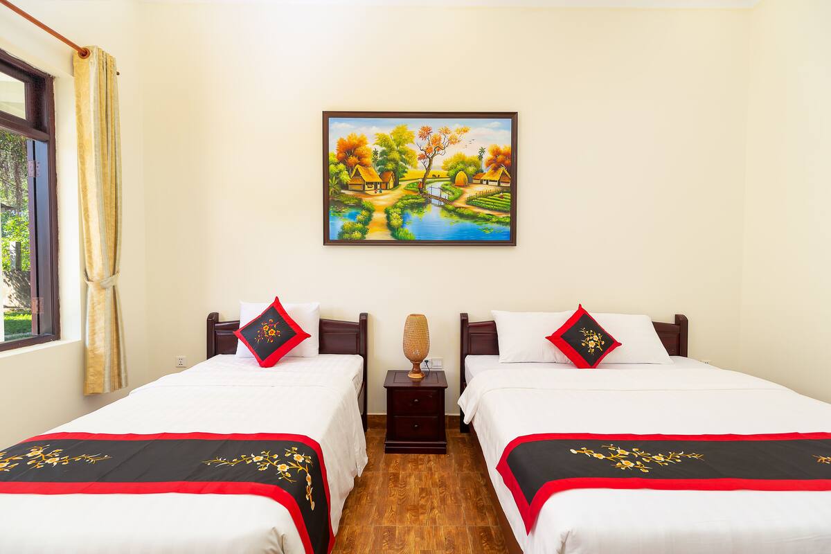 Premium bedding, pillow-top beds, minibar, in-room safe